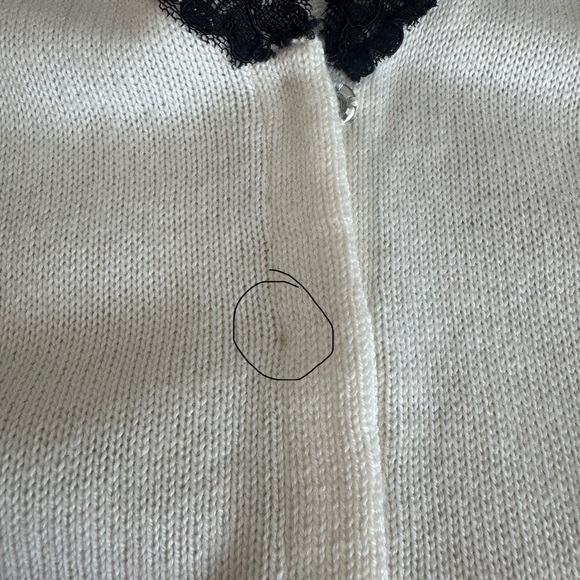 Beyond Vintage Cream Snap Closure with Lace Detail Lightweight Sweater Size S - Picture 12 of 13